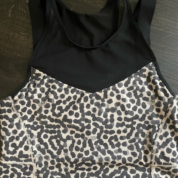 Lululemon Leopard Top with a Built-in Bra Size 4 - Picture 6 of 7